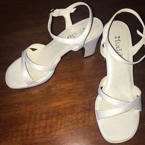 ‘Willow’ satin heels by Mudd size 5.5
